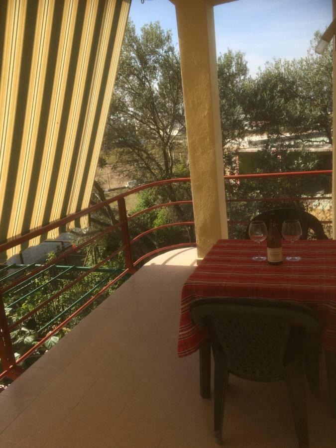 H And H Guesthouse Velipojë 外观 照片